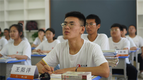 鄭州京太高三藝考生文化課補(bǔ)習(xí)學(xué)校地址_河南優(yōu)狀元高考文化課集訓(xùn)學(xué)校哪家好