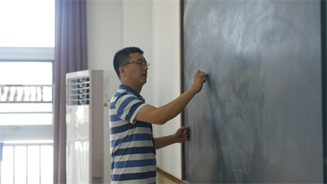 優(yōu)狀元高考學(xué)校地址電話_鄭州藝考文化課補(bǔ)習(xí)學(xué)校三個(gè)月多少錢