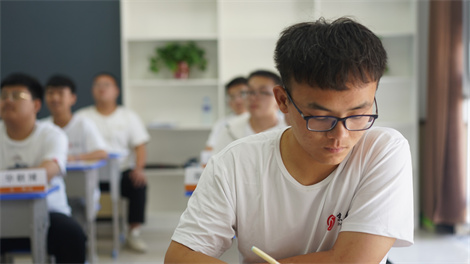 河南高三藝考文化課輔導(dǎo)班哪家好_鄭州有全封閉的文化課集訓(xùn)班嗎_京太優(yōu)狀元