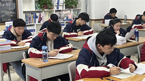 鄭州高考復(fù)讀學(xué)校排名_高三復(fù)讀全日制學(xué)校費(fèi)用多少一年_優(yōu)狀元沖刺集訓(xùn)班