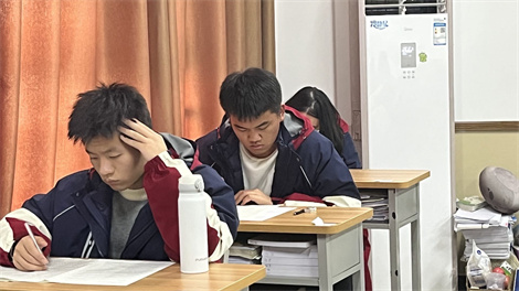 鄭州高三復(fù)讀班一年多少錢_專業(yè)的高考復(fù)讀學(xué)校推薦_尋找電話優(yōu)狀元高考學(xué)校